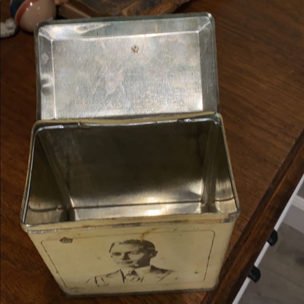Old tin - Picture 2 of 4